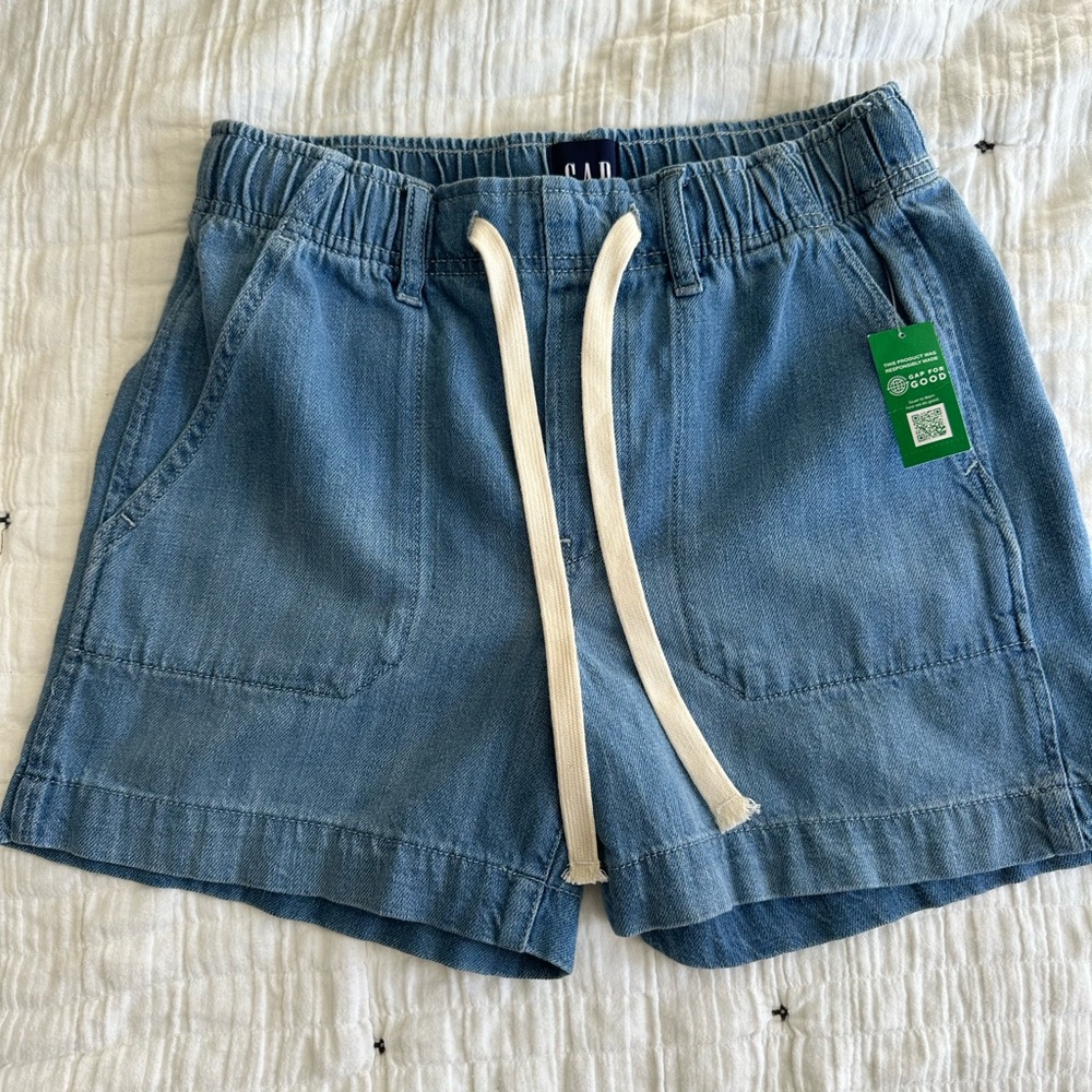 GAP women’s pull on shorts